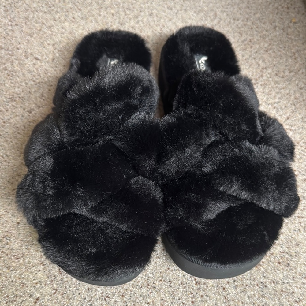 KOOLABURRA by UGG Women's Black Faux Fur Slippers size 7 NWOT